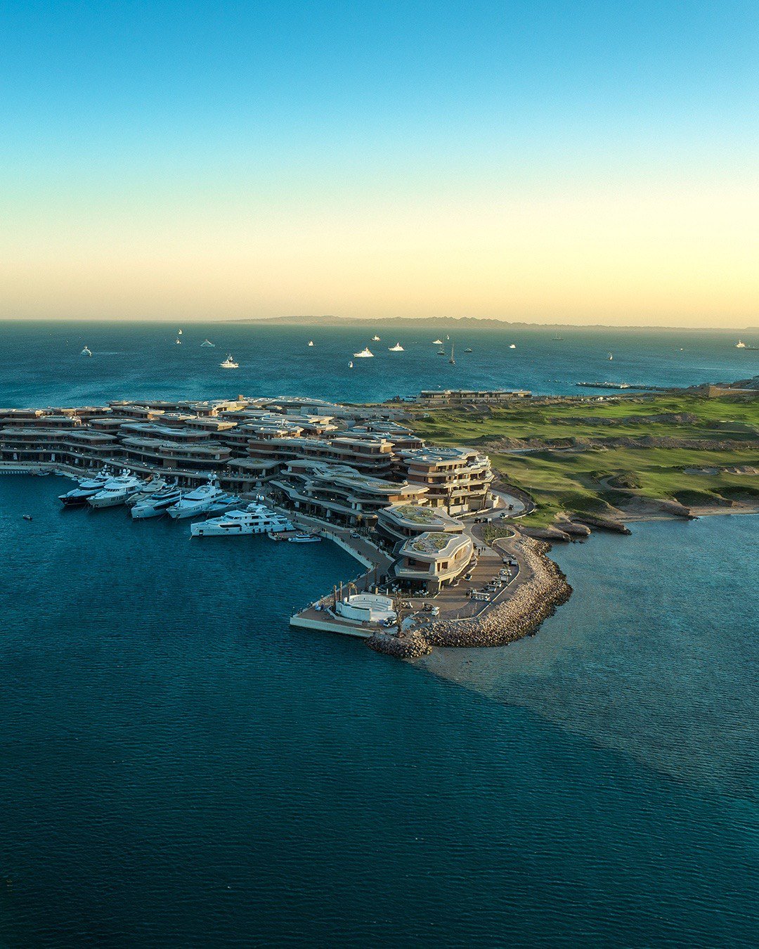 جزيرة سنداله بالبحر الأحمر: جوهرة السياحة المستقبلية في المملكة العربية السعودية